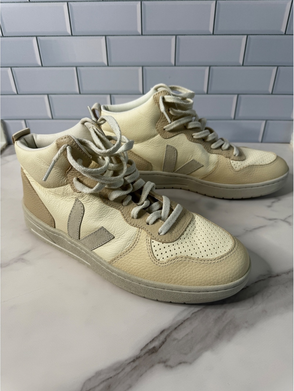 Veja Mens US 9 EU 42 High Top Sneakers Cream Beige Leather Lace Up Logo